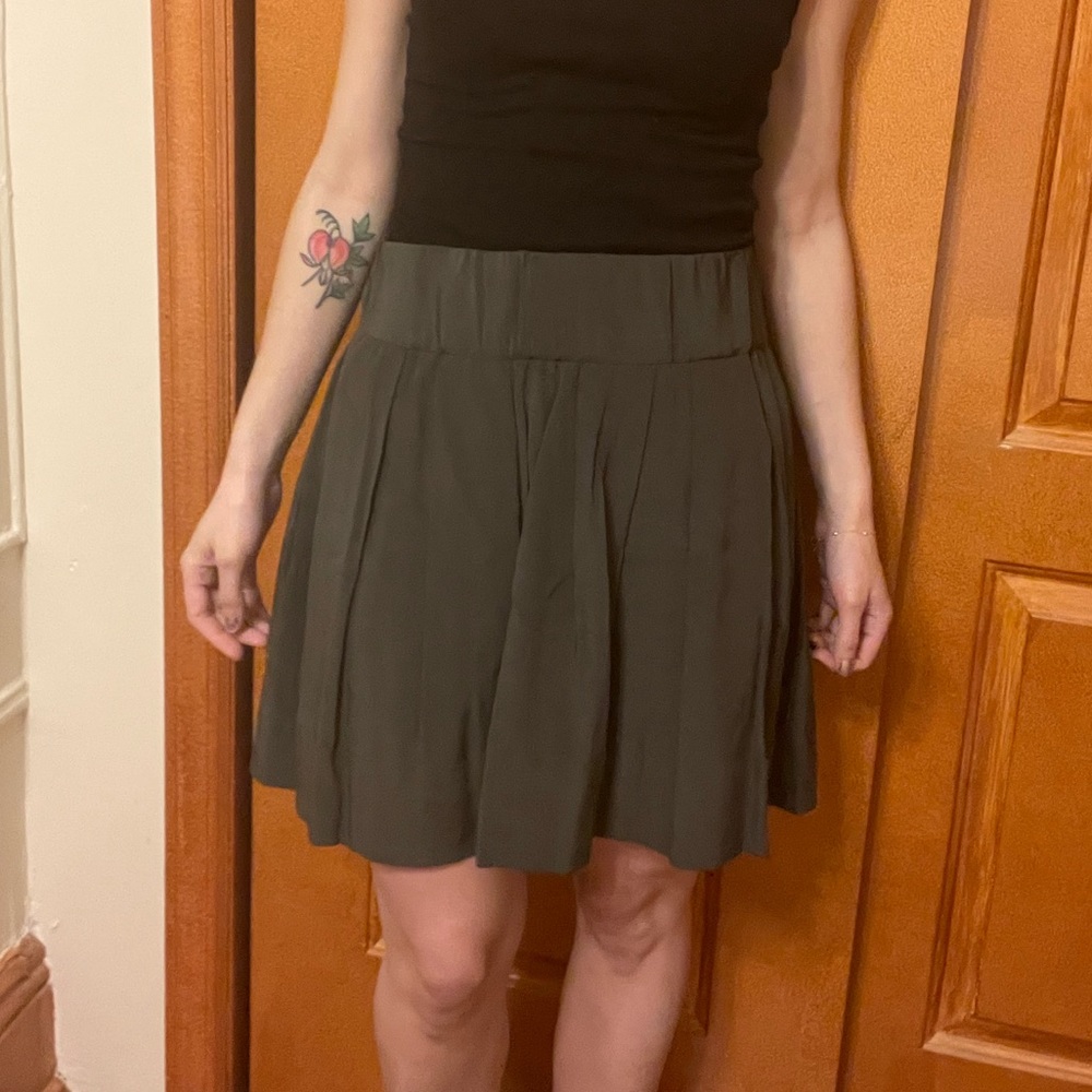 Ever Gray 100% Silk Mini Skirt (Size M)